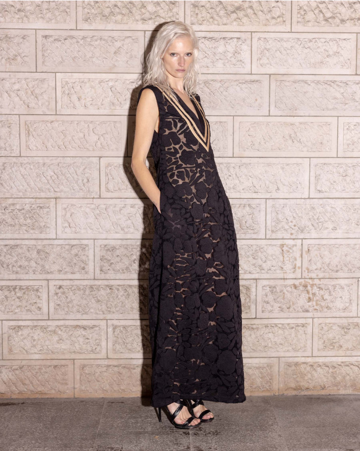 BLACK FLORAL APPLIQUÉ LONG DRESS