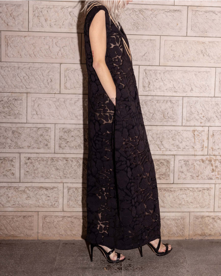 BLACK FLORAL APPLIQUÉ LONG DRESS