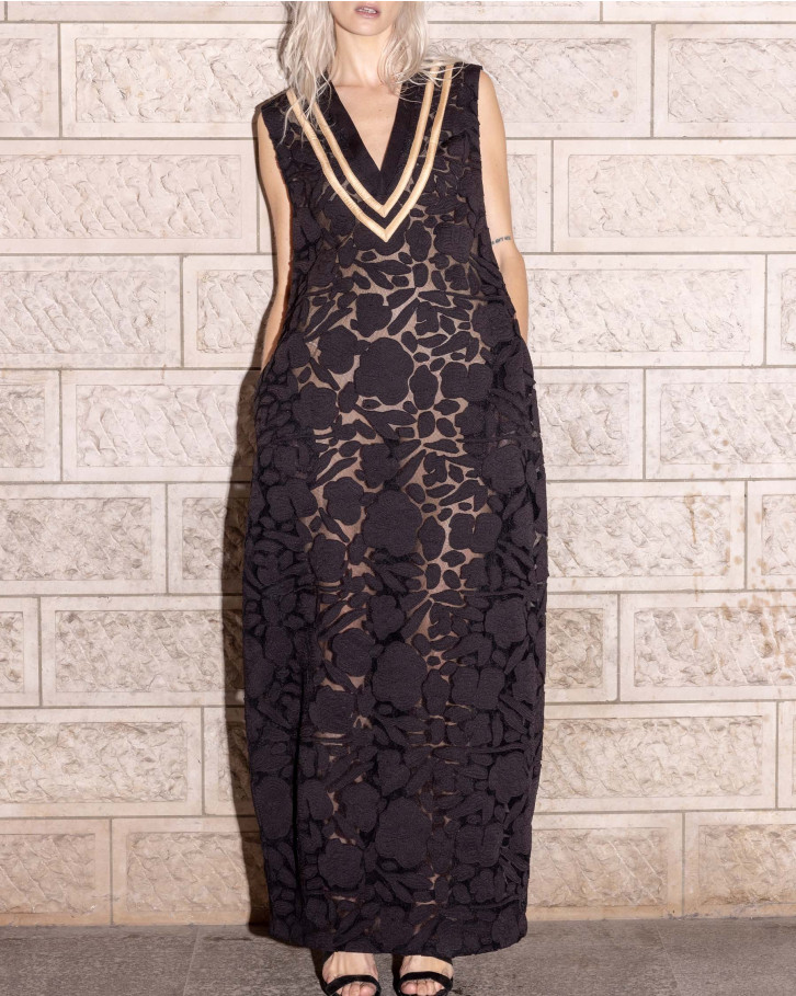 BLACK FLORAL APPLIQUÉ LONG DRESS