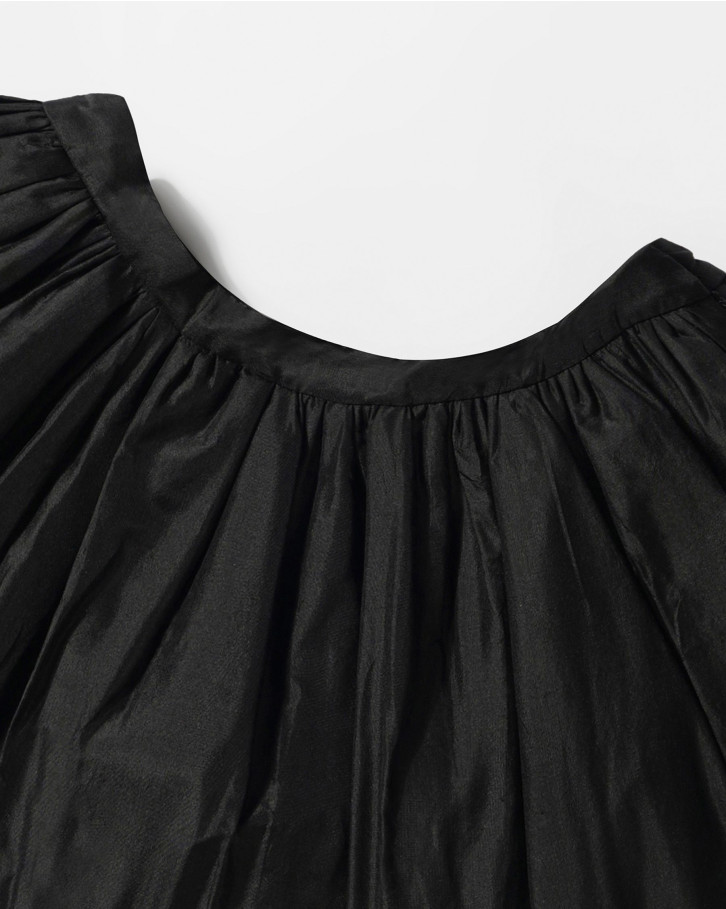 BLACK SHORT CLOUD SKIRT