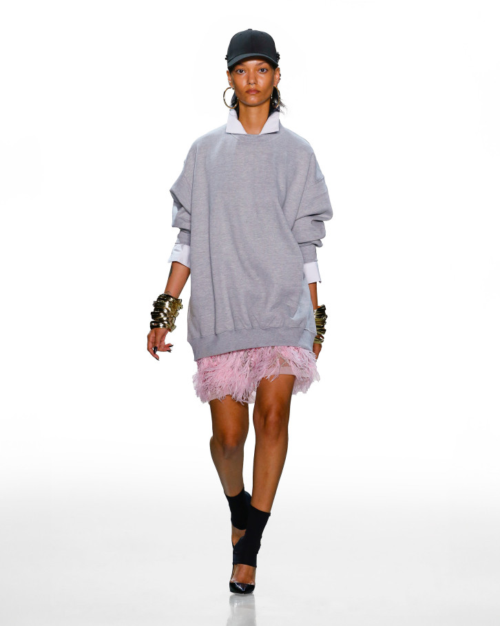 Collared sweatshirt with pink feathered skirt
